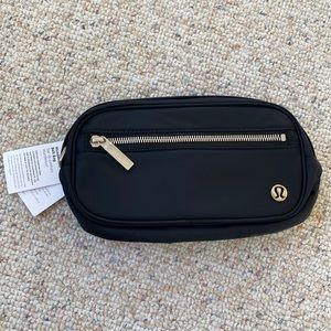 Lululemon wunderlust belt bag in black
